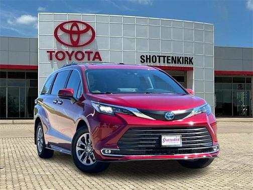 2024 Toyota Sienna XLE 8 Passenger