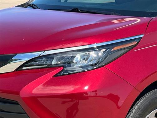 2024 Toyota Sienna XLE 8 Passenger
