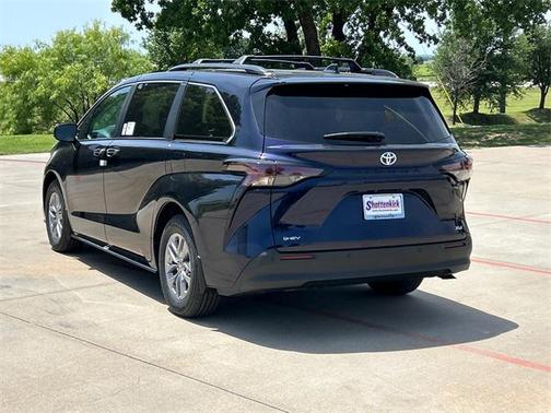 2025 Toyota Sienna XLE 8 Passenger