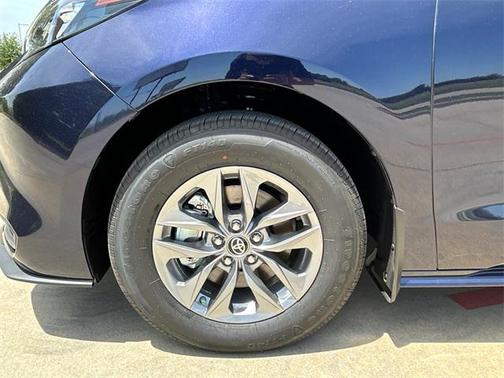 2025 Toyota Sienna XLE 8 Passenger