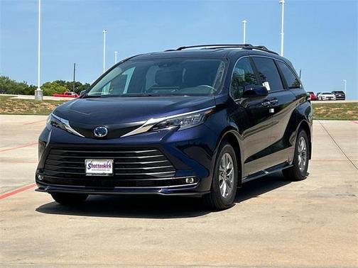 2025 Toyota Sienna XLE 8 Passenger