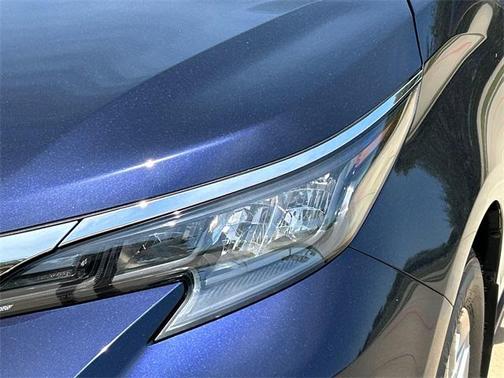 2025 Toyota Sienna XLE 8 Passenger