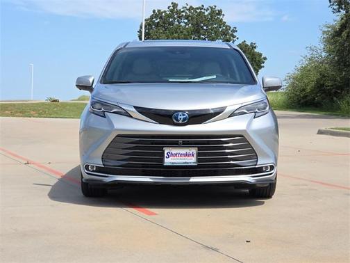 2025 Toyota Sienna Platinum 7 Passenger