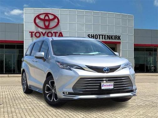 2025 Toyota Sienna Platinum 7 Passenger