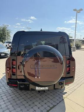 2023 Land Rover Defender 130 X-Dynamic SE