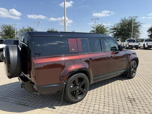 2023 Land Rover Defender 130 X-Dynamic SE