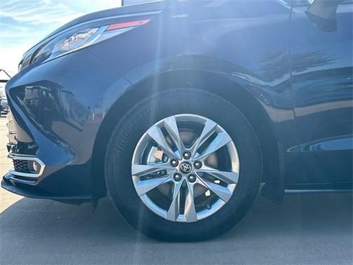 2023 Toyota Sienna Limited 7-Passenger