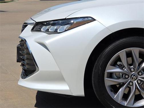 2021 Toyota Avalon Hybrid XLE Plus