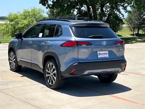 2025 Toyota Corolla Cross XLE