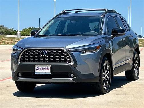2025 Toyota Corolla Cross XLE