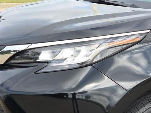 2023 Toyota Sienna LE