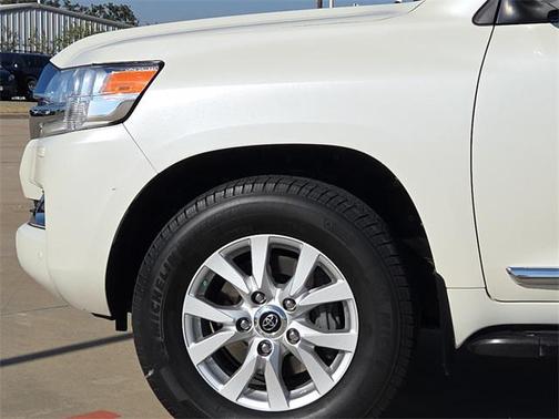 2018 Toyota Land Cruiser Base