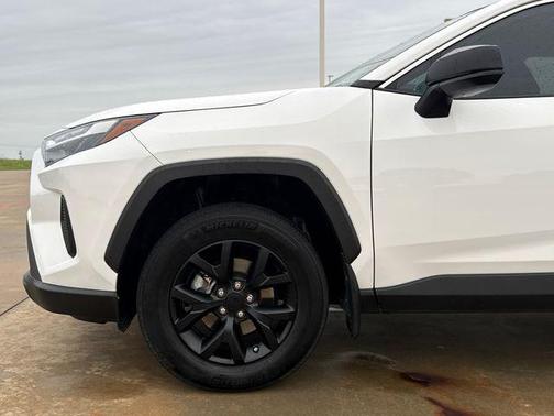 Ice Cap 2024 Toyota RAV4 LE