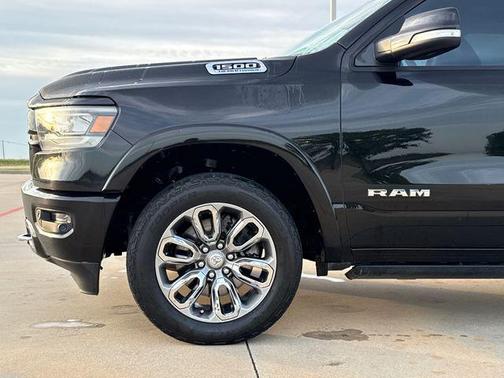 Diamond Black Crystal Pearlcoat 2021 RAM 1500 Laramie