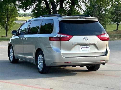 2017 Toyota Sienna XLE