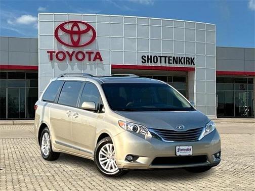 2017 Toyota Sienna XLE