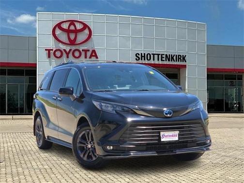 2024 Toyota Sienna Woodland Edition
