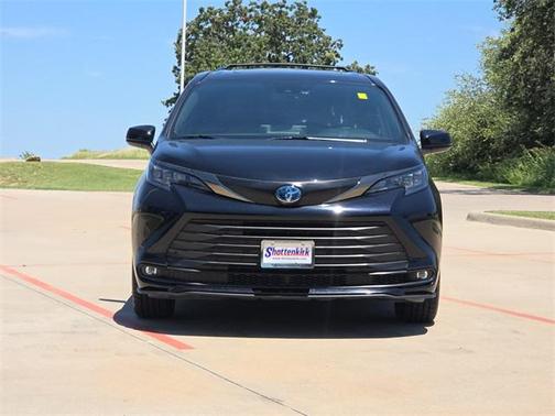 2024 Toyota Sienna Woodland Edition
