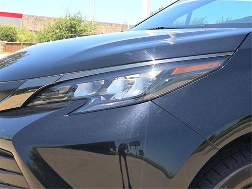 2024 Toyota Sienna Woodland Edition