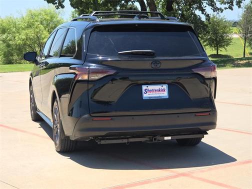 2024 Toyota Sienna Woodland Edition