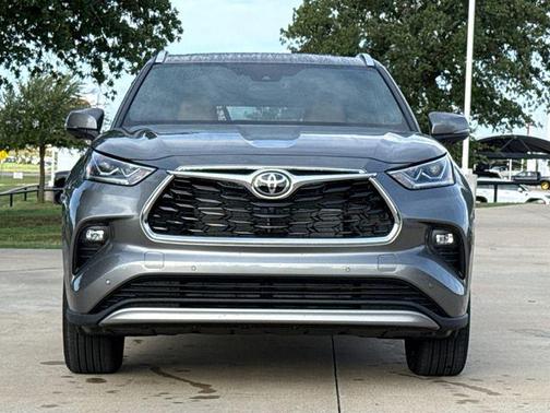 Heavy Metal 2026 Toyota Highlander Hybrid Platinum
