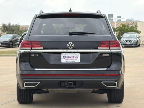 Deep Black Pearl 2022 Volkswagen Atlas 3.6L SE w/Technology