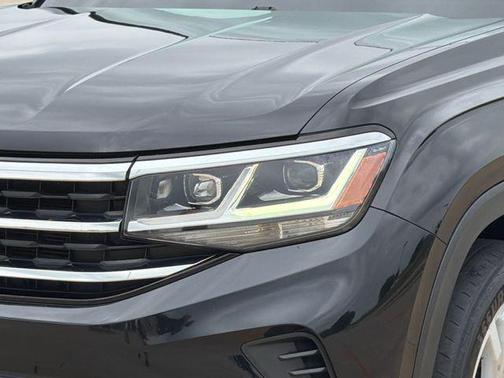Deep Black Pearl 2022 Volkswagen Atlas 3.6L SE w/Technology