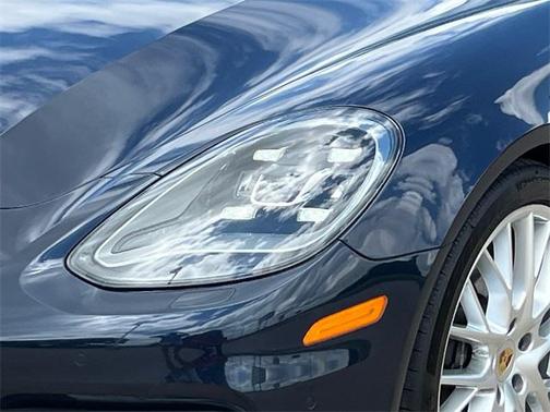 2018 Porsche Panamera 4