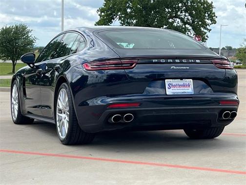 2018 Porsche Panamera 4