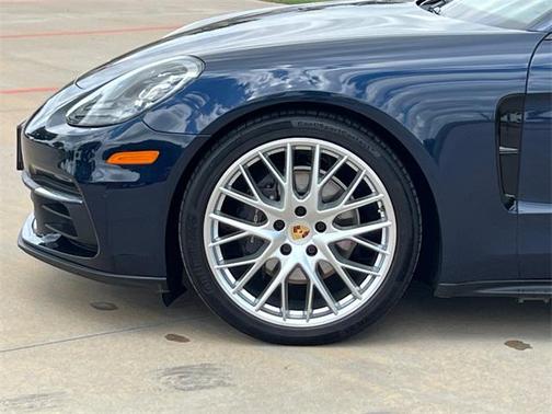 2018 Porsche Panamera 4