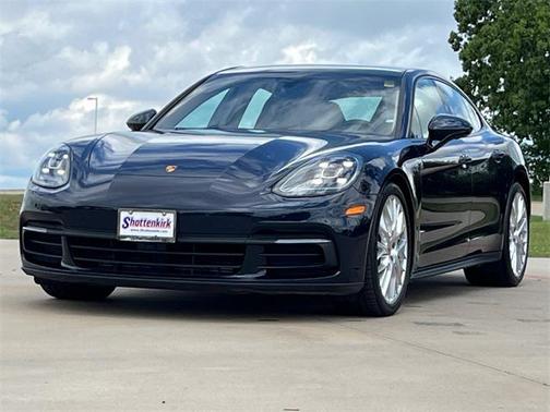 2018 Porsche Panamera 4