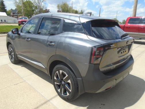 Gun Metallic 2025 Nissan Kicks SV