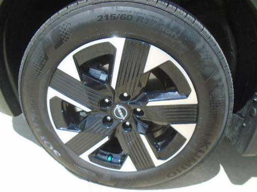 Gun Metallic 2025 Nissan Kicks SV