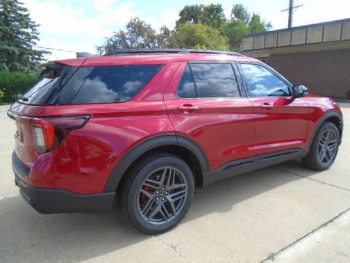 2025 Ford Explorer ST-Line