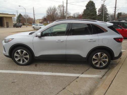 2025 Ford Escape Platinum