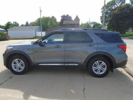 Carbonized Gray Metallic 2021 Ford Explorer XLT