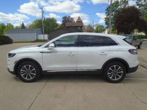 Pristine White Metallic Tri-Coat 2023 Lincoln Nautilus Standard