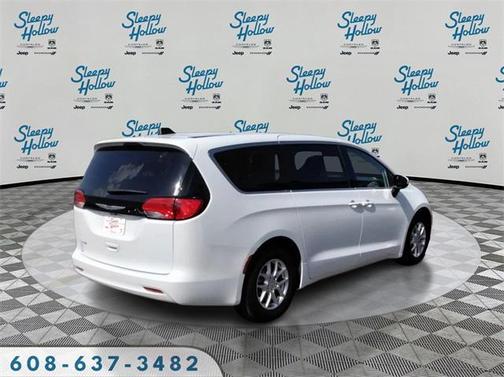 2023 Chrysler Voyager LX