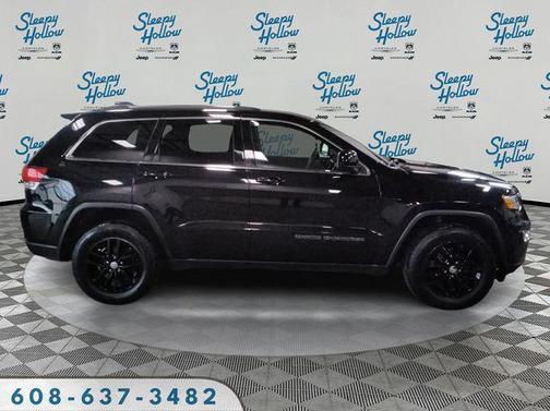 Diamond Black Crystal Pearlcoat 2017 Jeep Grand Cherokee Laredo