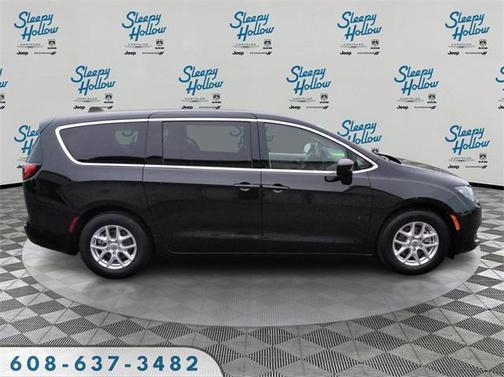 2022 Chrysler Voyager LX