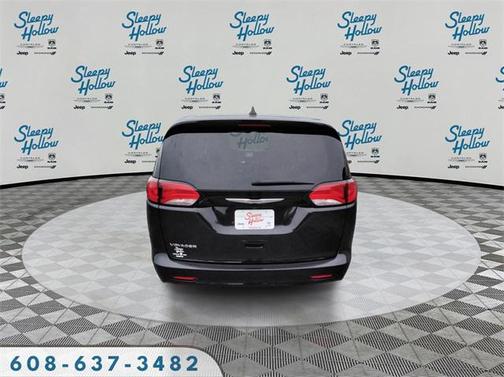 2022 Chrysler Voyager LX