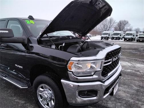 2024 RAM 2500 Big Horn Crew Cab 4x4 6'4' Box