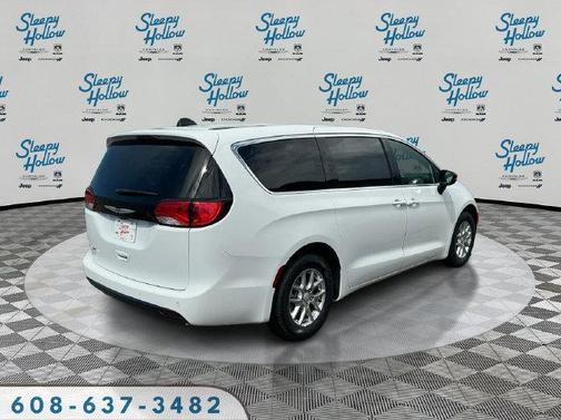 Bright White Clearcoat 2027 Chrysler Pacifica LX