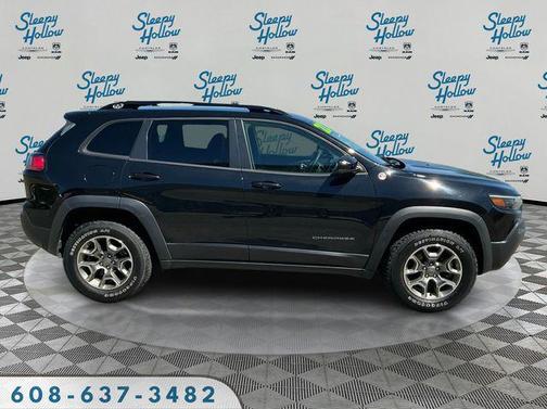 Diamond Black Crystal Pearlcoat 2022 Jeep Cherokee Trailhawk