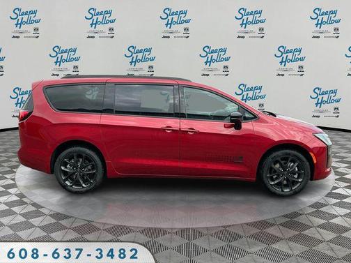 Red Hot Pearlcoat 2027 Chrysler Pacifica L