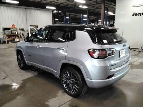 Silver Zynith Metallic Clearcoat 2024 Jeep Compass Limited