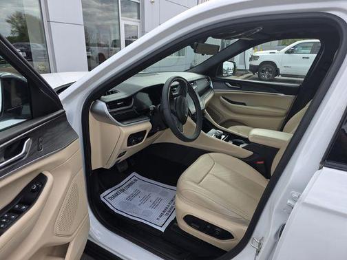 Bright White Clearcoat 2024 Jeep Grand Cherokee L Limited
