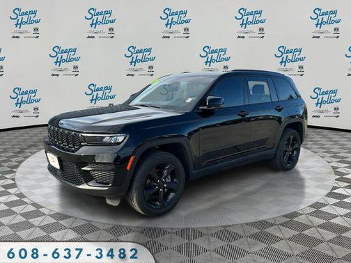 Diamond Black Crystal Pearlcoat 2025 Jeep Grand Cherokee Altitude