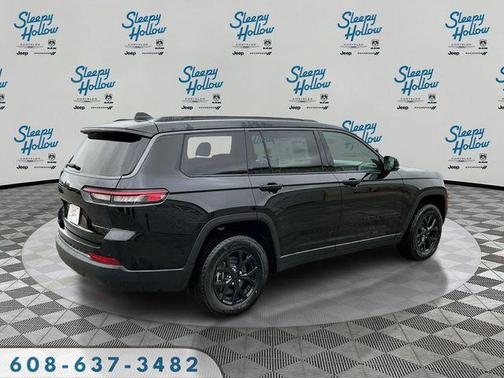 Diamond Black Crystal Pearlcoat 2026 Jeep Grand Cherokee L Altitude