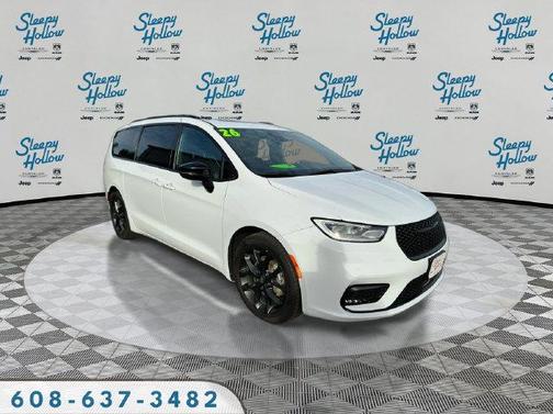 Bright White Clearcoat 2026 Chrysler Pacifica Limited